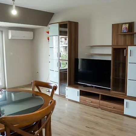 Quiet & Private 1bdr Apt In Levski + Parking Διαμέρισμα Βάρνα